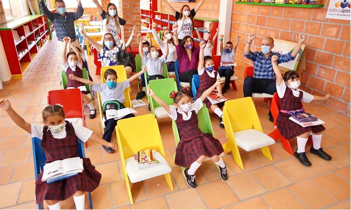 La ministra de Educación, María Victoria Angulo, llegó hoy a Bucaramanga y Piedecuesta.