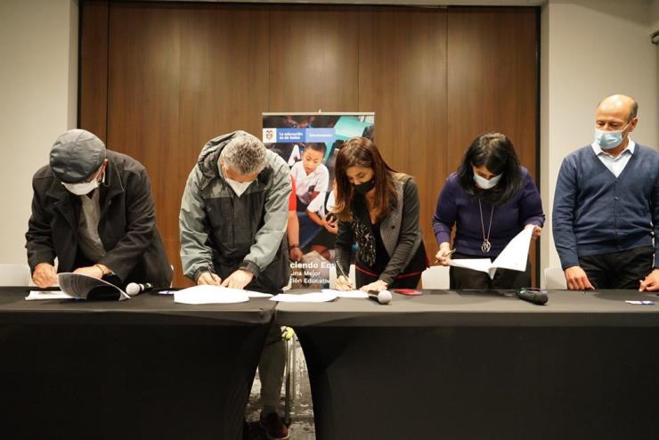 Firma de acuerdo Gobierno y Magisterio Firma de acuerdo Gobierno y Magisterio