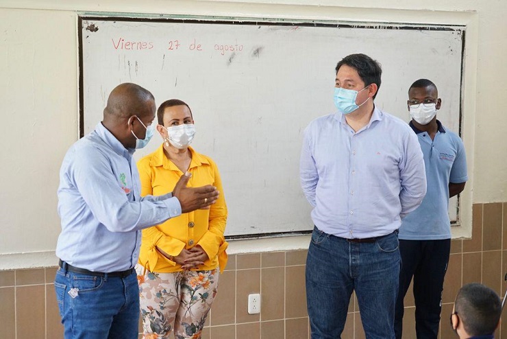 En este trabajo estamos inmersos todos, y va a ser con el aporte de todos que lograremos retornar gradualmente a la normalidad.