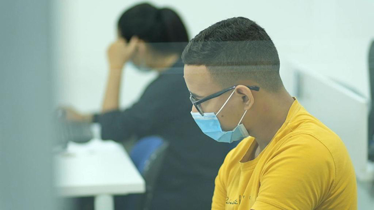 Estudiantes presentando pruebas saber Pro y Saber T y T