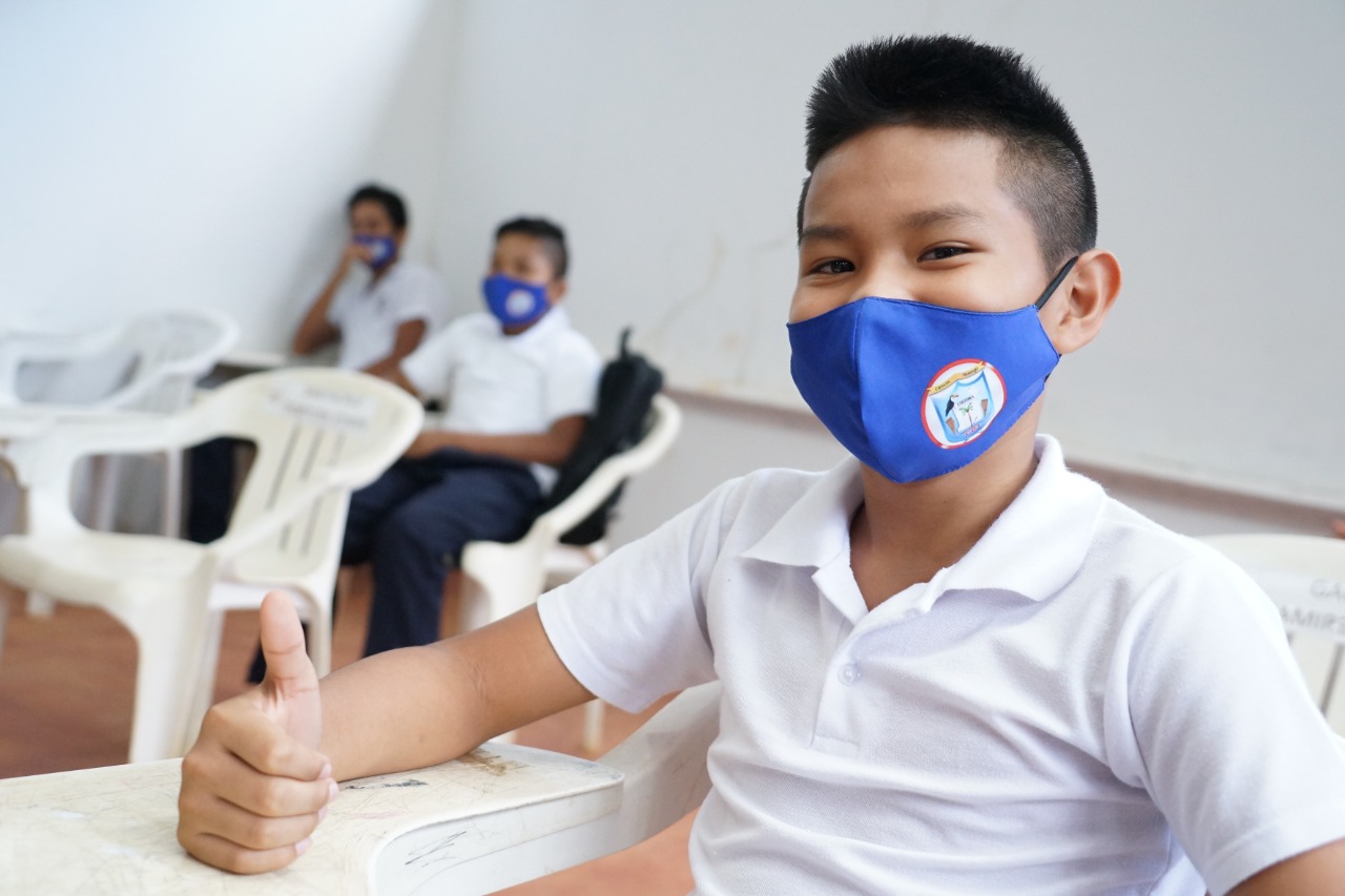 Estudiante con tapabocas