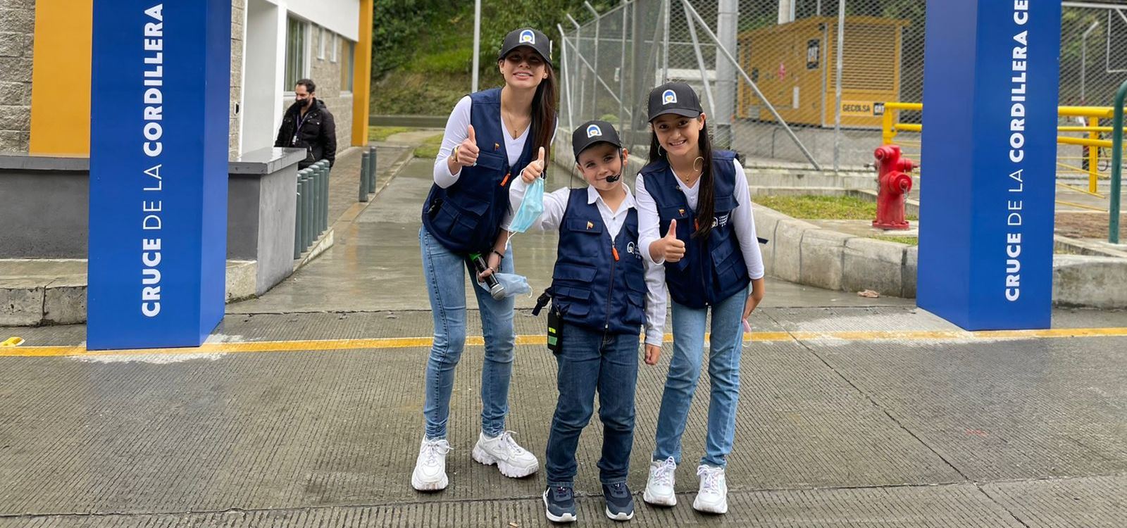 Hoy estamos dando testimonio de cinco colegios mejorados en dos departamentos y más de $3.500 millones invertidos.