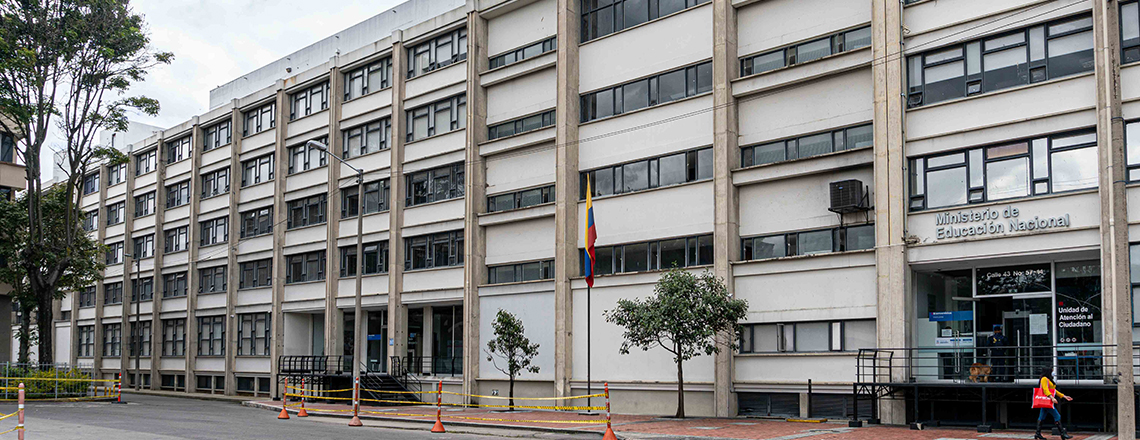 Mesa de Diálogo para la construcción de acuerdos para la Educación Superior Pública Mesa de Diálogo para la construcción de acuerdos para la Educación Superior Pública