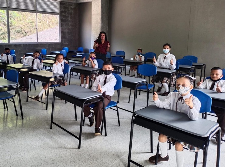 Con la entrega de estos dos colegios, el Ministerio de Educación Nacional, a través del Fondo, completó 228 colegios nuevos o ampliados.