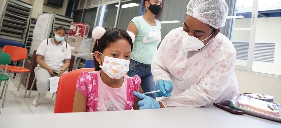 La vacunación es la medida global más costo efectiva en salud pública. La vacunación es la medida global más costo efectiva en salud pública.