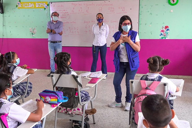 La Ministra reiteró el llamado para que ningún estudiante se quede por fuera del sistema. La Ministra reiteró el llamado para que ningún estudiante se quede por fuera del sistema.