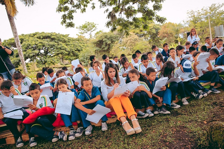 La Ministra de Educación llegó a la Hacienda El Paraíso, lugar que inspiró María de Jorge Isaacs, para hacer el lanzamiento oficial a todo el país de las Maratones de Lectura del año 2017.