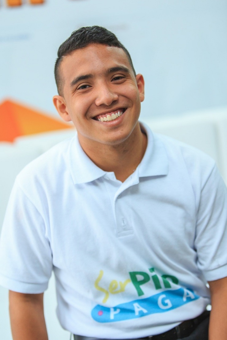 Giancarlos primer pilo en graduarse Giancarlos primer pilo en graduarse