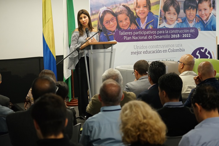 Ministra Maria Victoria en taller de Medellín para el Plan Nacional de Desarrollo