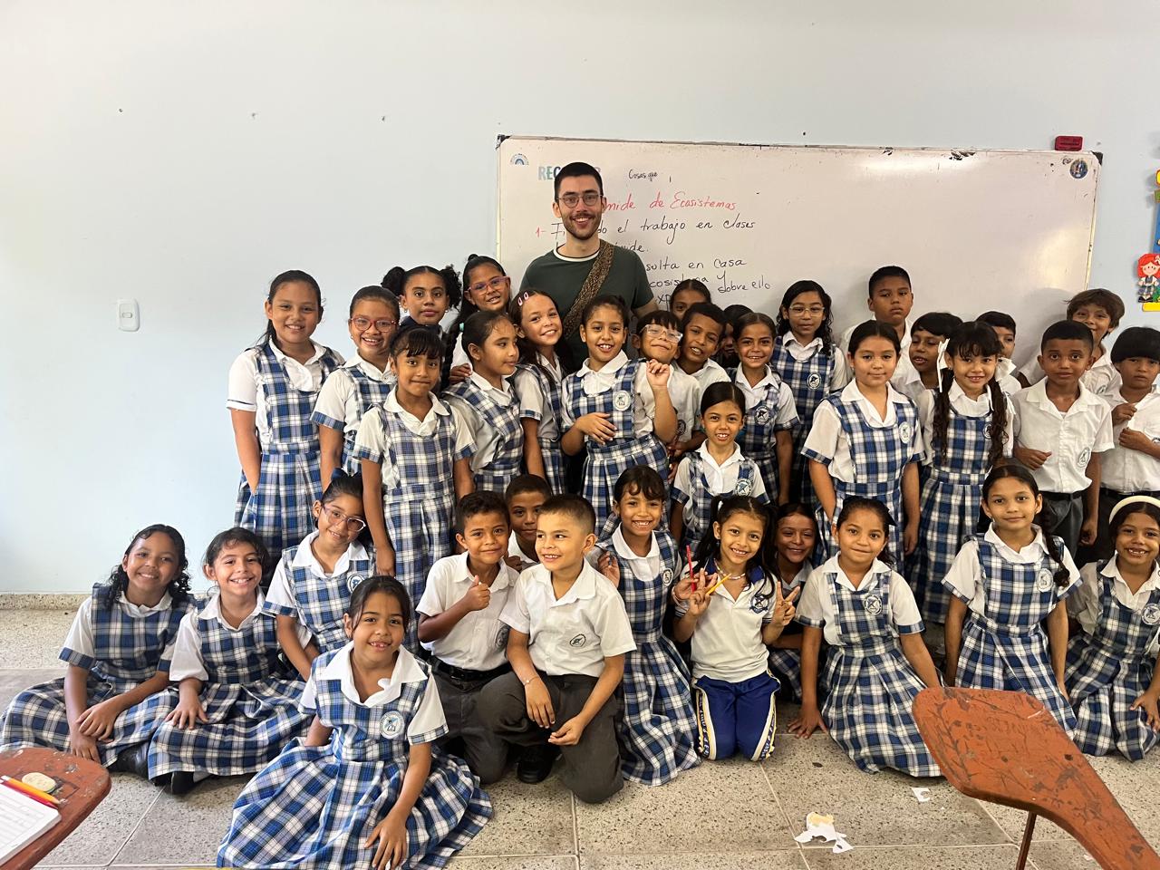 Peace Corps. Voluntarios Cuerpos de Paz, trabajo en las aulas, primer semestre de 2026