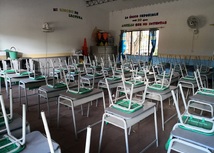 La petrolera estatal Ecopetrol hizo entrega  de 29.387 unidades de mobiliario escolar.