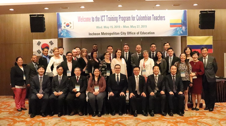 La delegación de becarios de Corea 2019 en el momento que son recibidos en Incheon, Corea del Sur