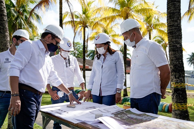 La gerente del Fondo colocó la primera piedra en las obras de construcción de la Institución Educativa Técnico Industrial, en la Isla de San Andrés.