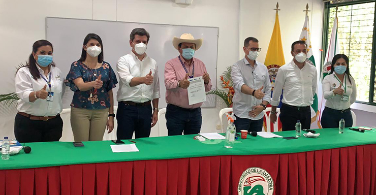 Firma acuerdo matrícula cero en Quindío, Caquetá y Huila
