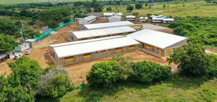 El Caribe colombiano recibe dos nuevos colegios, fachada de colegio nuevo