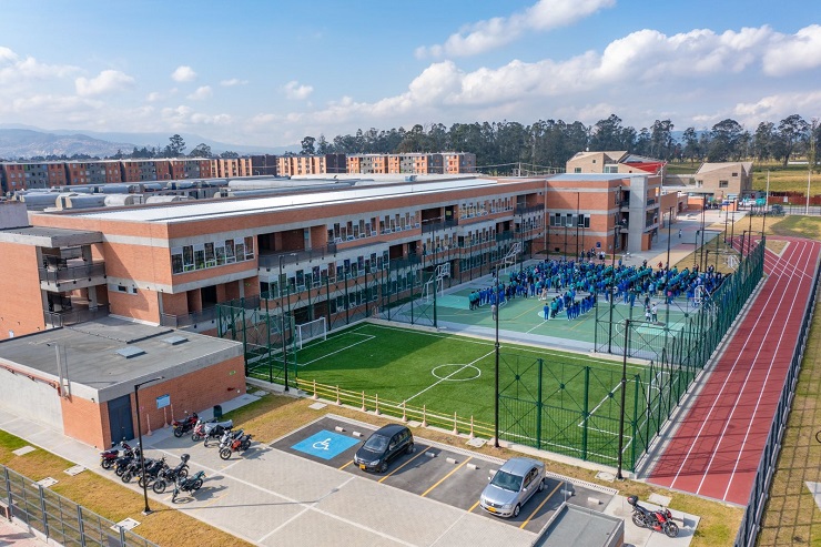 Las Instituciones Educativas entregadas son la IED Parques de Bogotá y la IED Laurel de Cera en la localidad de Bosa