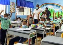 Estudiantes de San Andrés ya están de nuevo en sus aulas