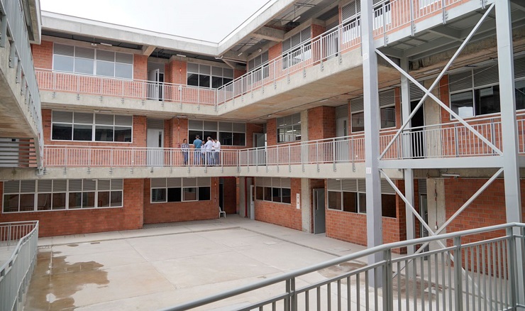 Vista interna de las nuevas aulas de la Institución Educativa Nuestra Señora del Rosario, sede Abraham Montoya, en Neira (Caldas)
