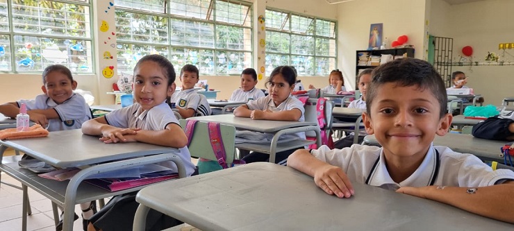 Niños de la Institución Educativa José Eucebio Caro en Popayán (Cauca)