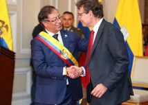 Presidente Gustavo Petro posesionó a Alejandro Gaviria Uribe como ministro de Educación.