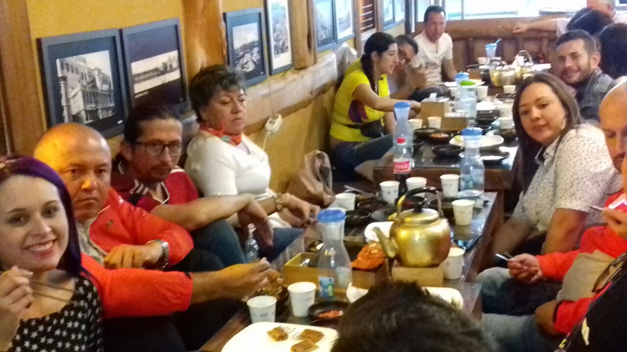 Grupo de docentes almorzando corea 2018