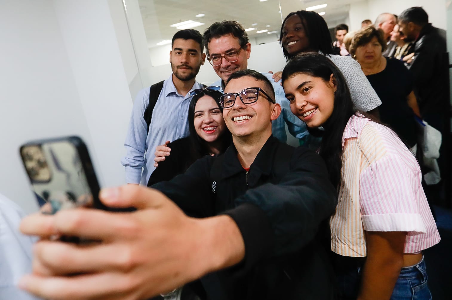 Selfie de Ministro Alejandro Gaviria con jovenes