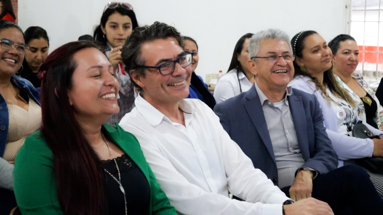 Ministro Alejandro Gaviria en reunión con docentes