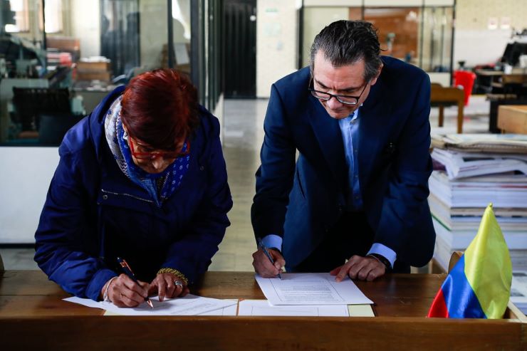 Ministro Alejandro Gaviria y la Ministra de Cultura Patricia Ariza firman decreto del Sistema Nacional de Educación y Formación Artística y Cultural.