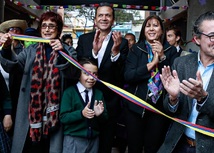 Ministro de Educación Alejandro Gaviria y niños de la Institución Educativa León XIII