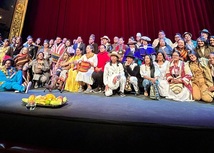 Grupo de etnias en el marco de la conmemoración del Día de las Lenguas Nativas.