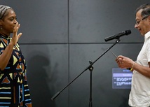 Ministra Aurora Vergara tomando posesión de cargo ante el Presidente Gustavo Petro