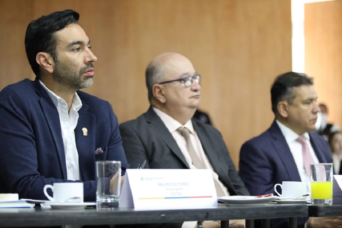 De izquierda a derecha: Mauricio Toro, presidente Icetex; Luis Fernando Correa, director UApA; y Carlos Parra, director INCI