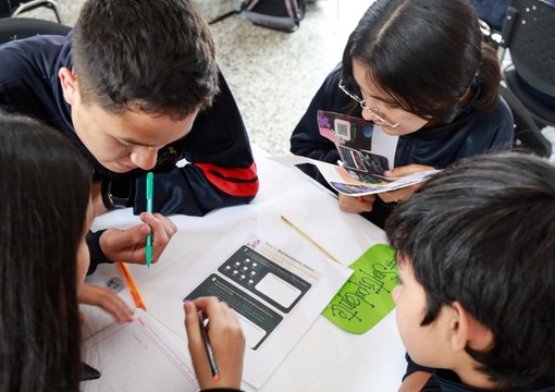 Estudiantes participando en Misión MarteMáticas
