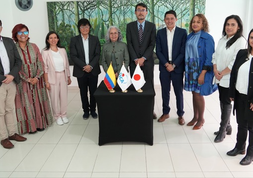 Foto presentacion reunion exbecarios de la agencia internacional de cooperación de Japón