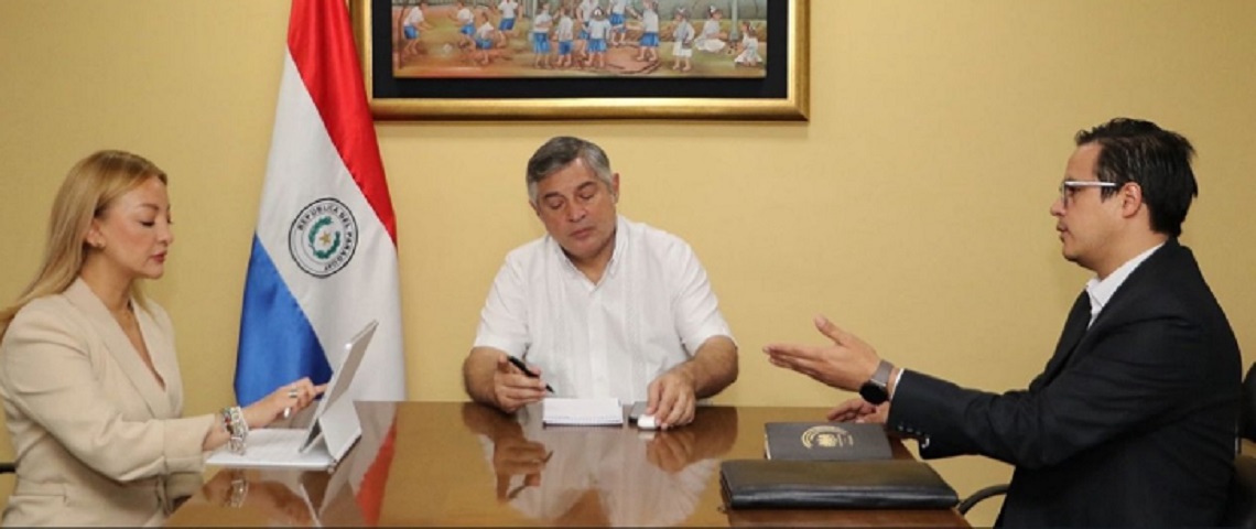 Directora general del Icfes, Elizabeth Blandón Bermúdez, sostuvo una reunión con el ministro paraguayo de Educación y Ciencias, Luis Fernando Ramírez y el viceministro de Educación Superior, Federico Mora.
