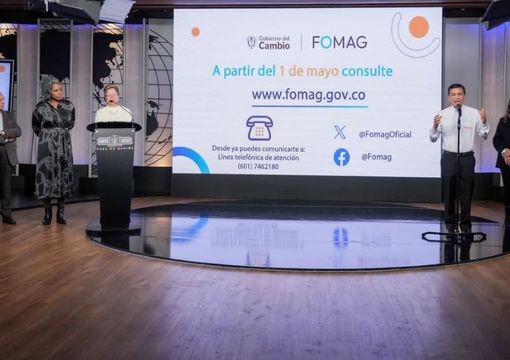 Ministra de educación, Aurora Vergara junto a demás ministros y miembros de la fiduprevisora