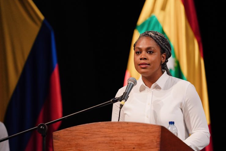 Ministra Auroga Vergara en reconocimiento a 173 maestros y maestras Ministra Auroga Vergara en reconocimiento a 173 maestros y maestras