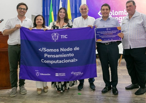 Foto protocolaria de la entrega de laboratorios de innovación de ‘Colombia Programa’ en el Atlántico