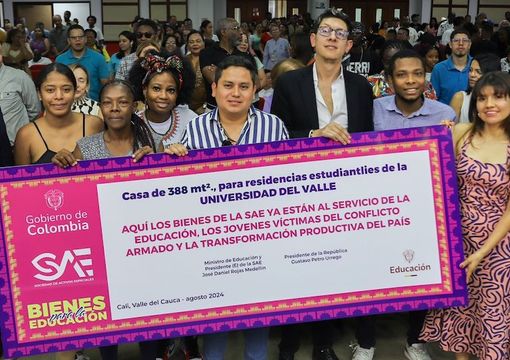 Foto Ministro entrega predio a Universidad del Valle