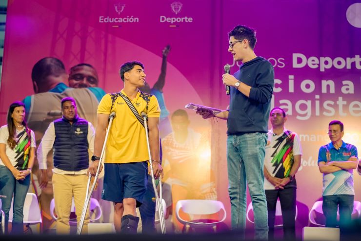 Ministro de Educación, Daniel Rojas Medellín, inauguró los X Juegos Deportivos Nacionales del Magisterio