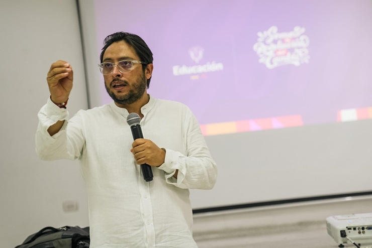 Viceministro Ricardo Moreno ante auditorio en la universidad Francisco José de Paula, en Cúcuta