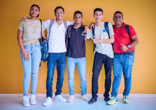 Ministro de Educación con estudiantes de Suárez, Cauca