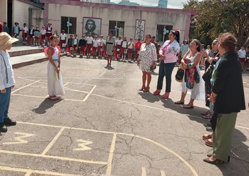 Viceministra Gloria Carrasco en visita a Cuba