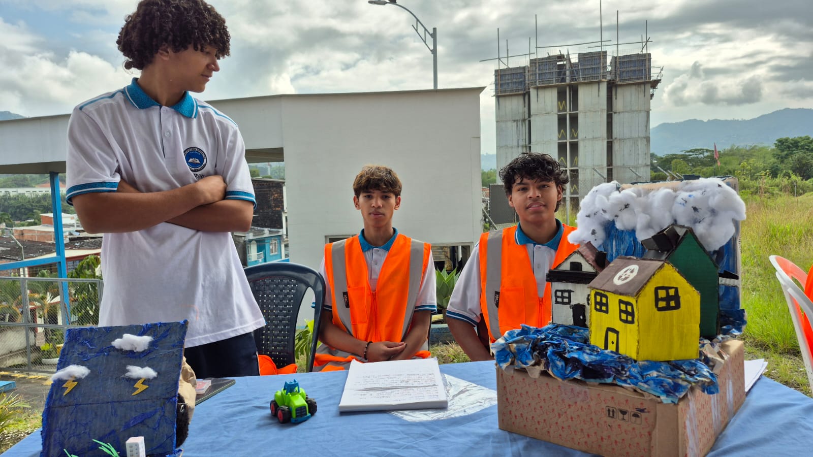 Fotos de Innovaciones en la Gestión del Riesgo Escolar en Dosquebradas - Institución Educativa Bernardo López