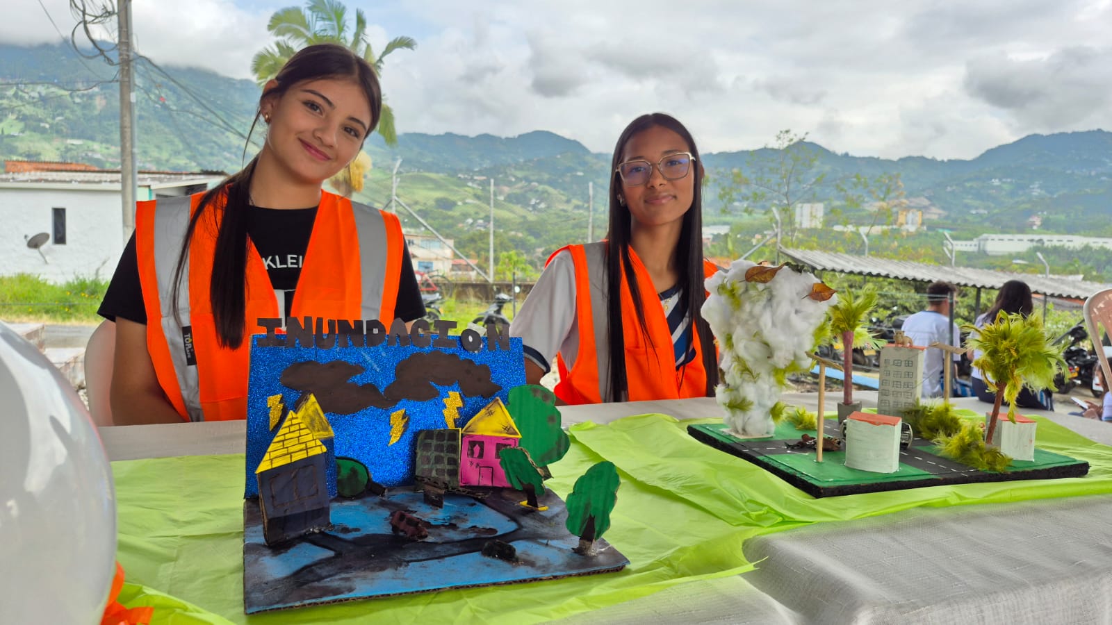 Fotos de Innovaciones en la Gestión del Riesgo Escolar en Dosquebradas - Institución Educativa Bernardo López