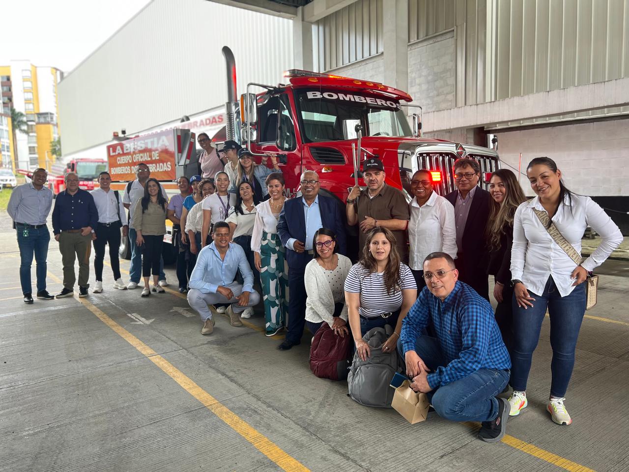 Fotos de Innovaciones en la Gestión del Riesgo Escolar en Dosquebradas - Institución Educativa Bernardo López