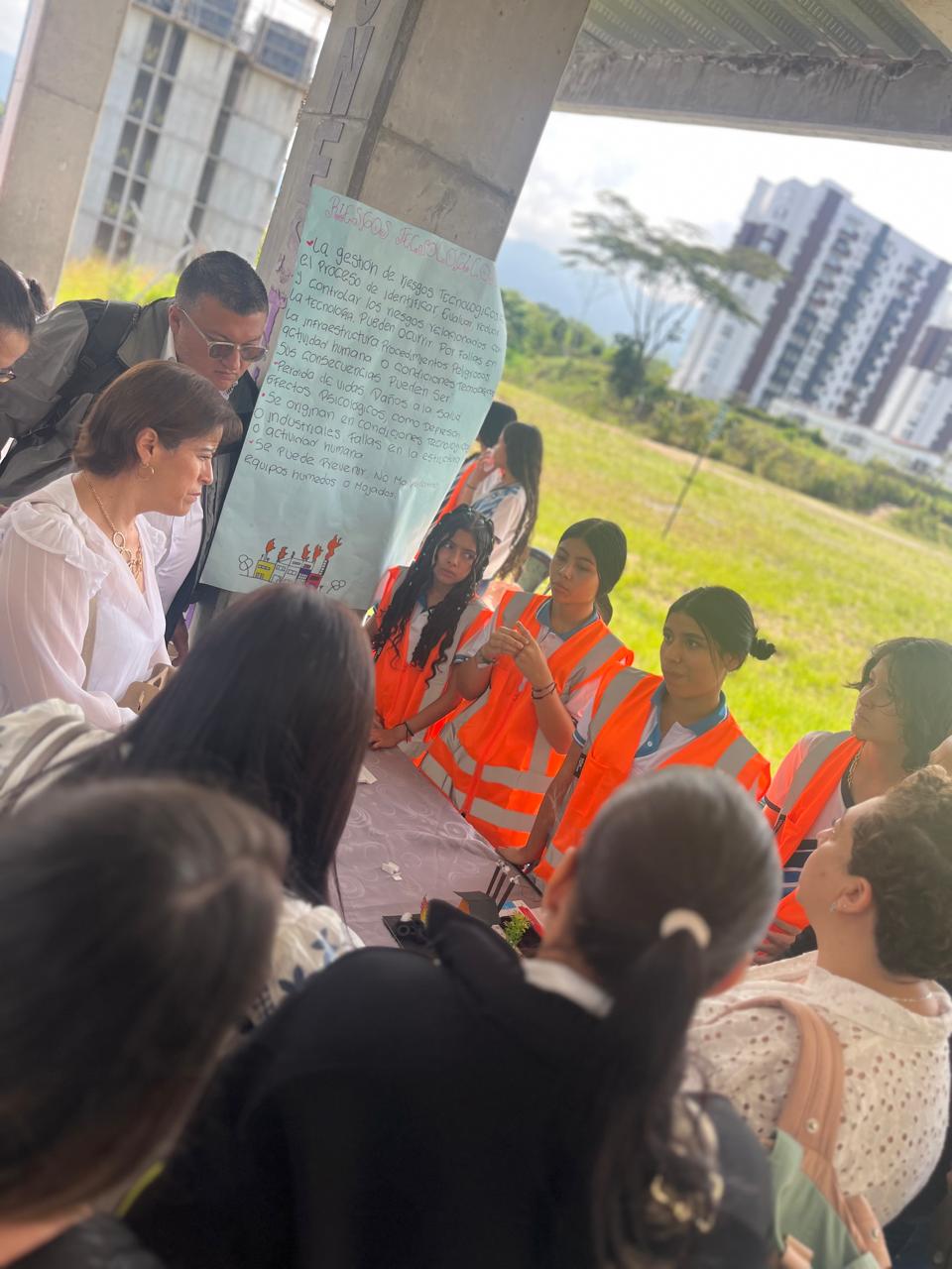 Fotos de Innovaciones en la Gestión del Riesgo Escolar en Dosquebradas - Institución Educativa Bernardo López