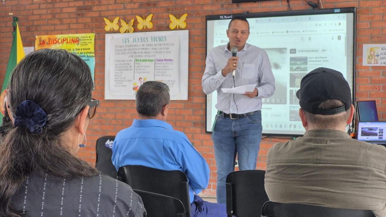 Fotos de Innovaciones en la Gestión del Riesgo Escolar en Dosquebradas - Institución Educativa Bernardo López