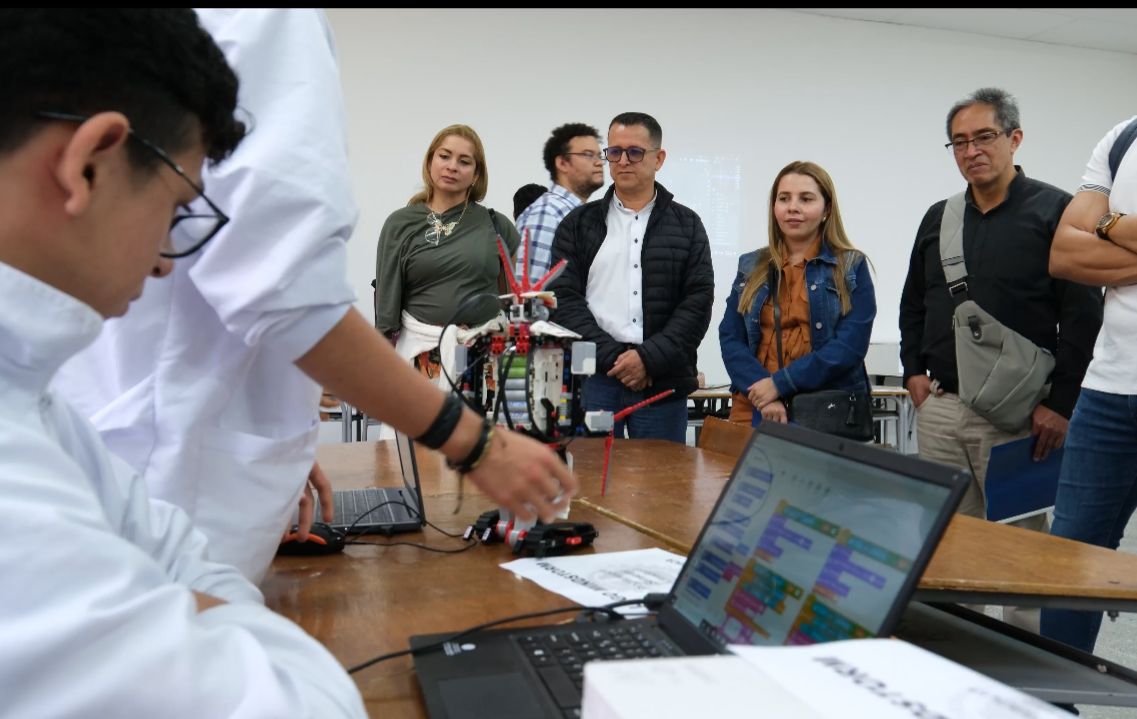 Fotos del Laboratorio de Ideas Geniales - Institución Educativa Francisco José de Caldas e Instituto tecnológico, Santa Rosa de Cabal (Risaralda)