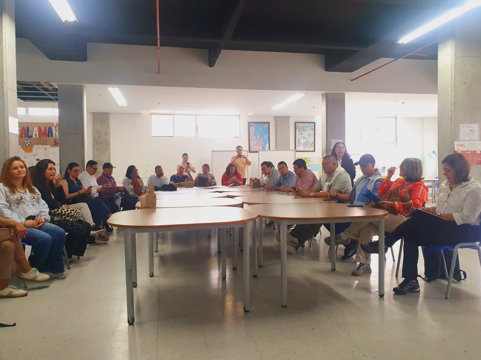 Fotos sobre la creación de un ambiente afectivo y seguro en el aula - Institución Educativa Salamanca, Pereira (Risaralda)